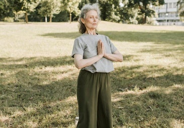 De la montaña al gato-vaca: las únicas cuatro posturas de yoga que necesitas para ganar fuerza a los 60