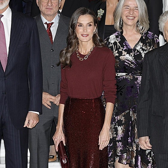 De Isabel Preysler a la reina Letizia: ideas para combinar la falda de lentejuelas en el look de Navidad perfecto