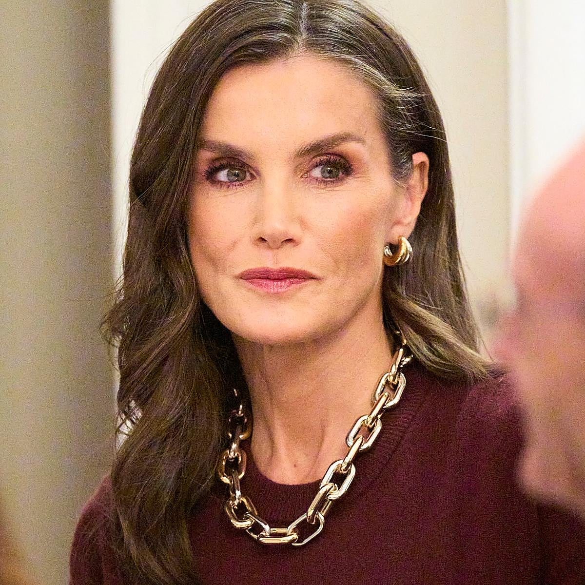 La reina Letizia llevó una falda de lentejuelas en los Premios Francisco Cerecedo.