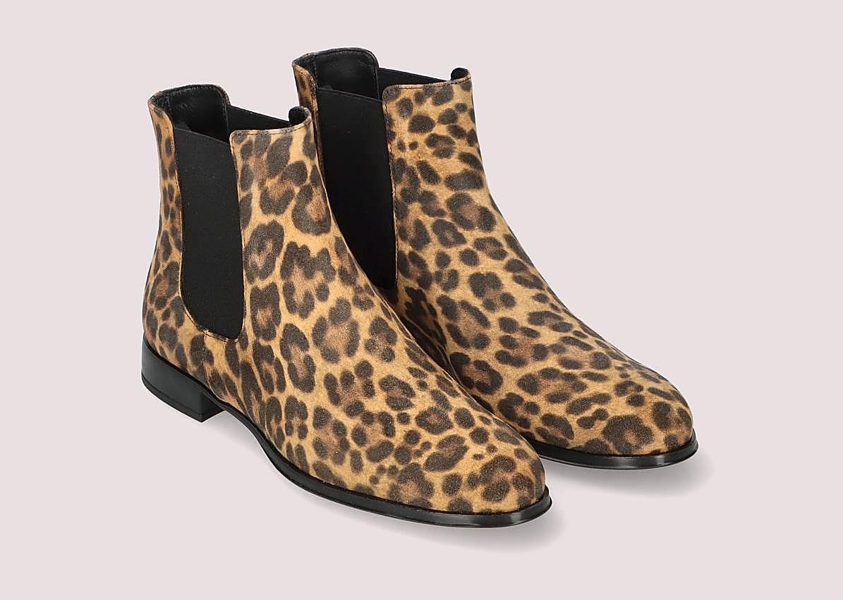 Imagen secundaria 1 - Marie-Chantal Miller copia el look favorito de la reina Letizia (y se atreve con unos botines de leopardo)