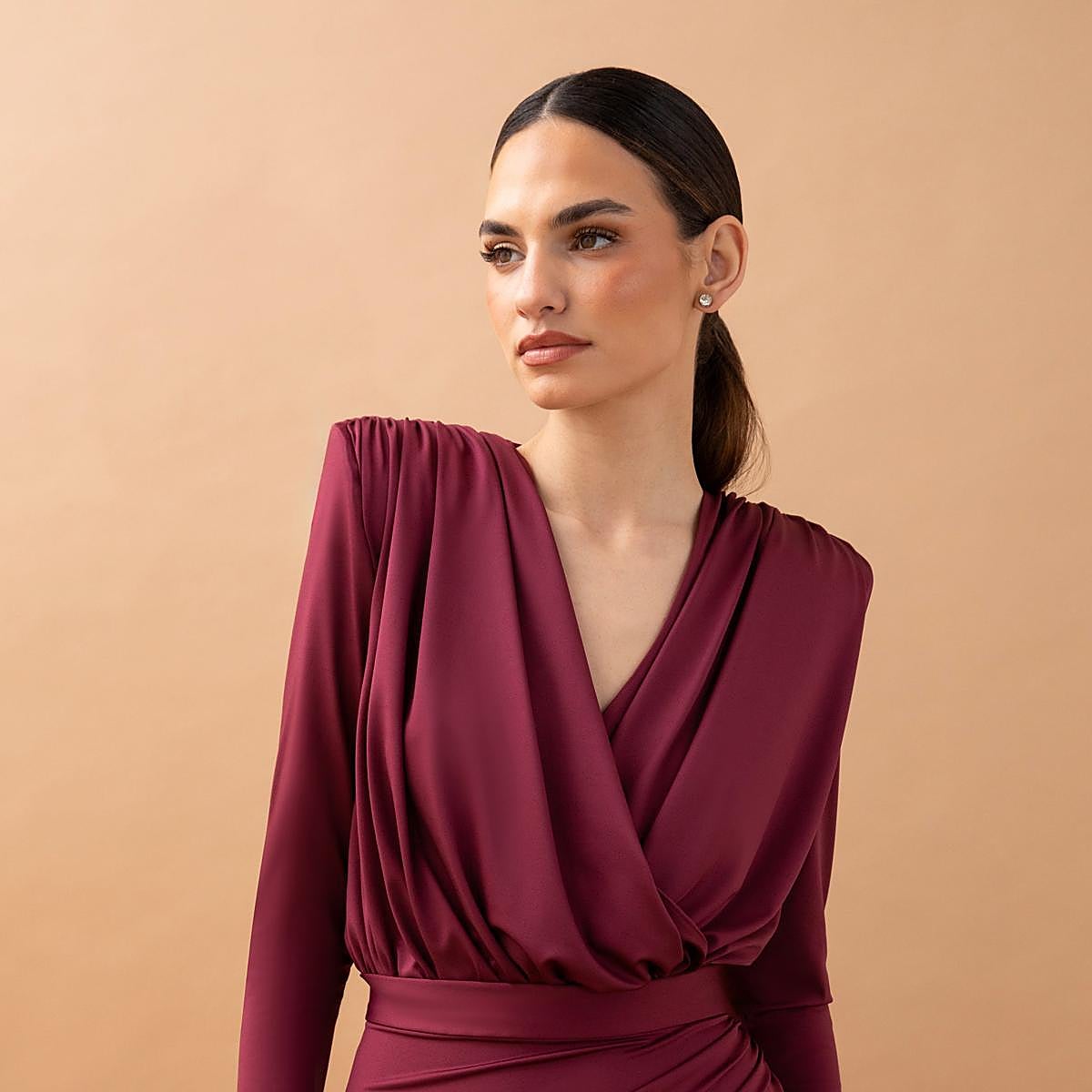 El total look Talitha en color burdeos de Victoria Colección