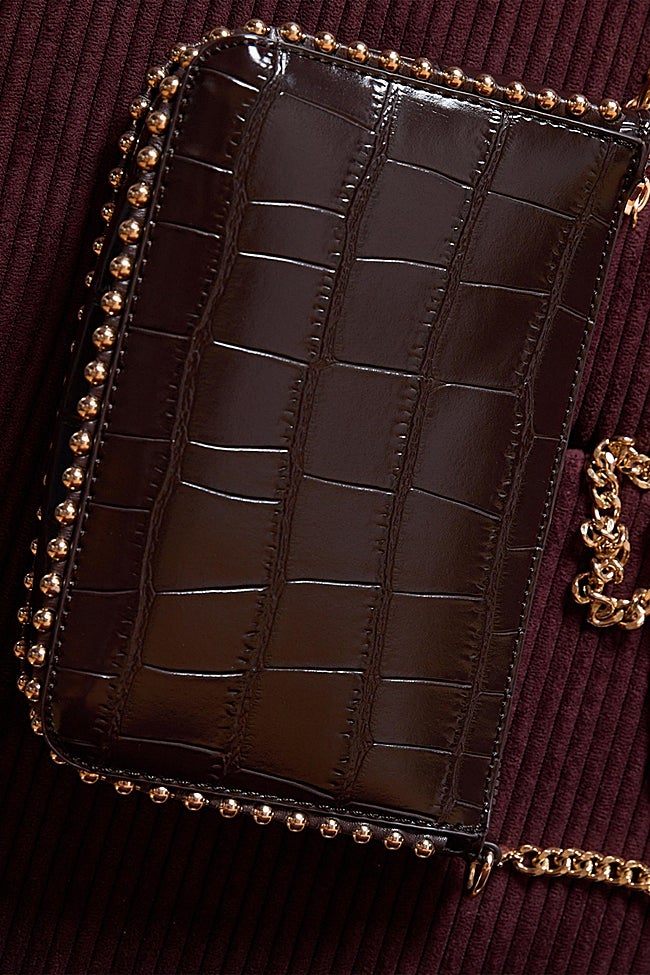 Bolso marrón de Stradivarius (12,99 euros)