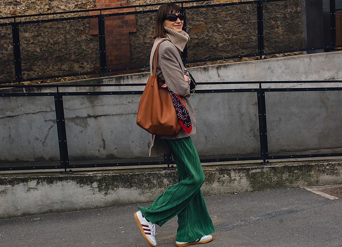 Imagen principal - Pantalón verde con blazer.