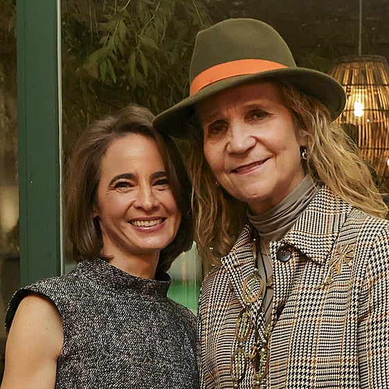 Por qué se dice que Laurence Debray, la francesa que ha escrito las memorias de rey Juan Carlos, es la quinta infanta (y quiénes son las otras cuatro)