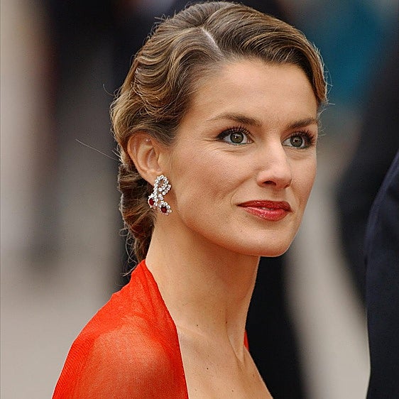 Los broches de la condesa de Barcelona, la joya con la que la reina Letizia deslumbró en Dinamarca y no se ha vuelto a ver