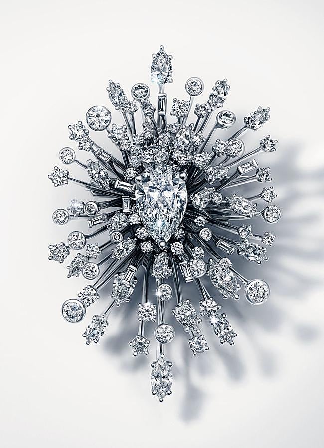 Imagen - Joya con diamantes creados de Swarovski.