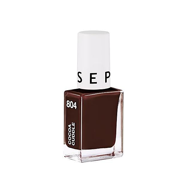 Esmalte de uñas en marrón chocolate de Sephora.
