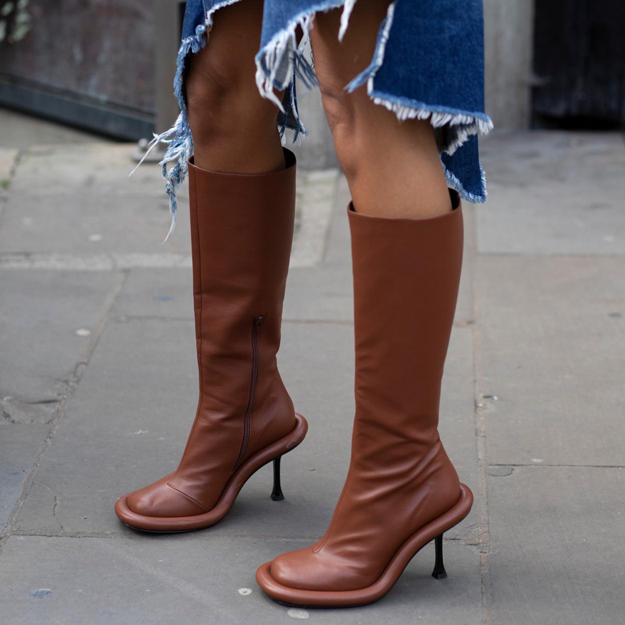 Mujer con botas altas