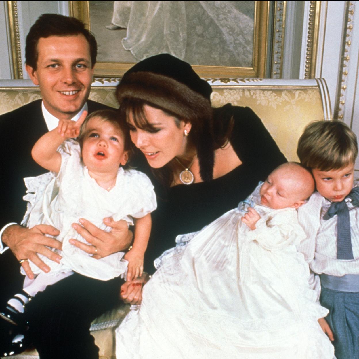 Carolina de Mónaco junto a Stefano Casiraghi y sus hijos: Carlota, Andrea y Pierre. 