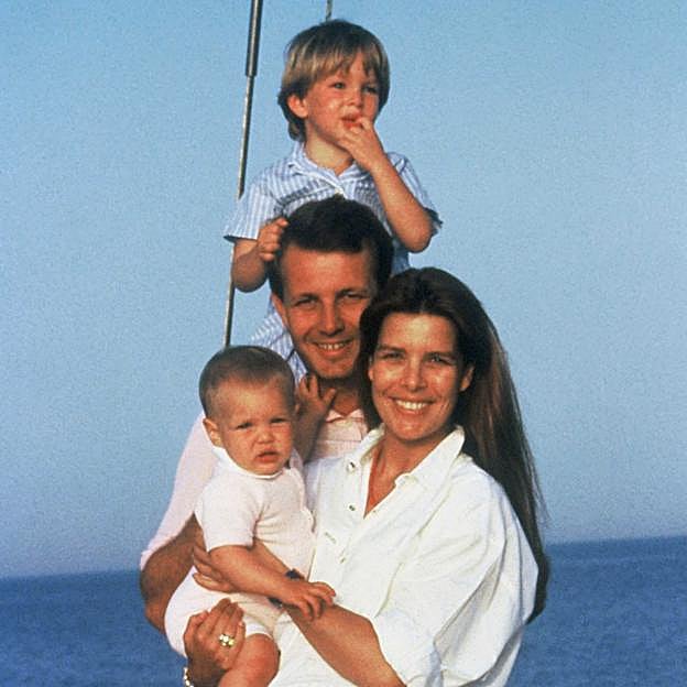 Carolina de Mónaco y Stefano Casiraghi con sus hijos Andrea y Carlota. 