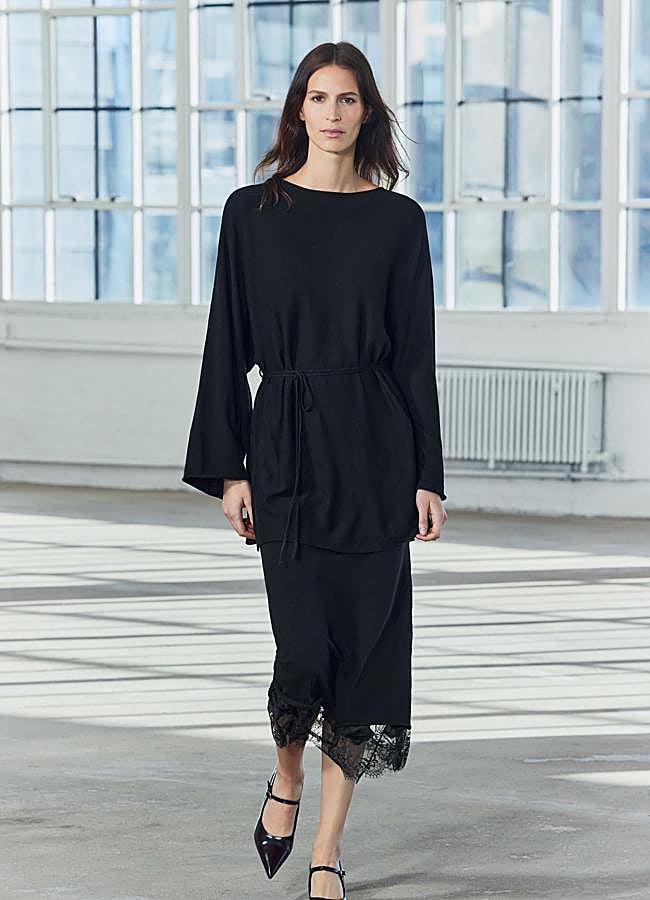 Imagen - Falda negra midi con encaje