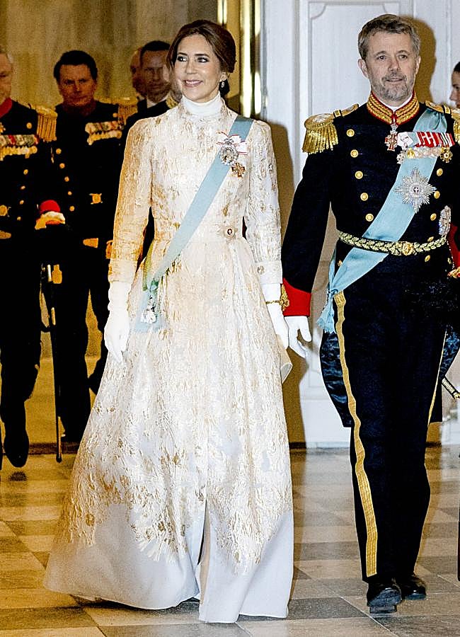 Imagen - Mary de Dinamarca con vestido de gala y joyas de pasar (GTRES)