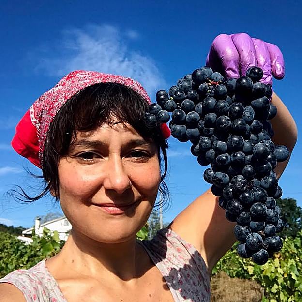 Eva Amaral, en plena vendimia. 