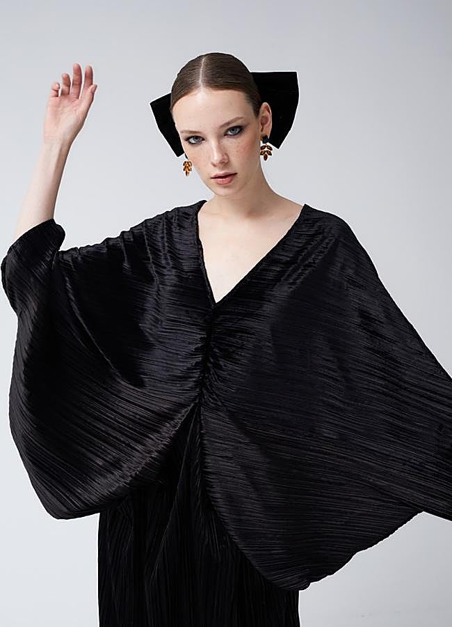 Imagen - Vestido midi en color negro de Coosy.