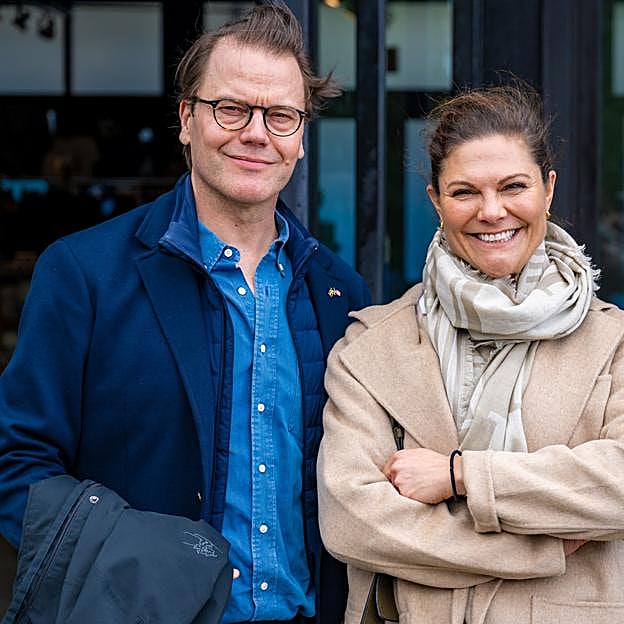 Victoria de Suecia junto a su esposo, el príncipe Daniel. 