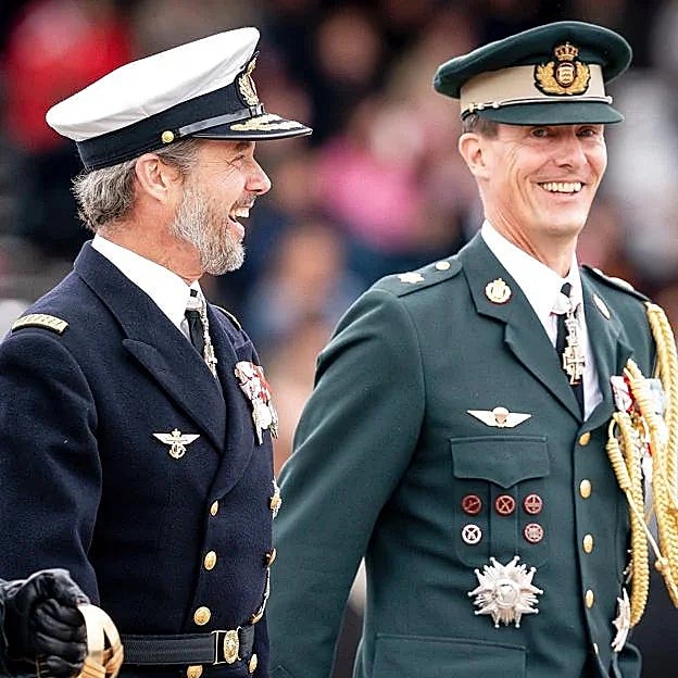 El rey Federico X junto a su hermano Joaquín. 