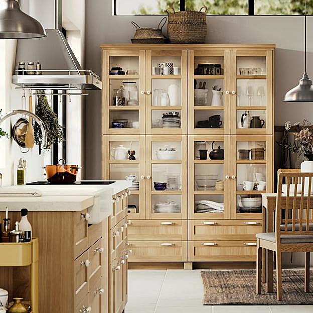 El sorprendente método de orden japonés para guardar las tazas sin apilarlas con el que ganarás espacio en los muebles de la cocina