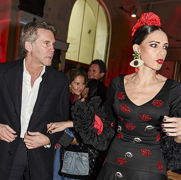 Adriana Abascal y Emanuele Filiberto de Saboya en el desfile de Rocío Peralta en Sevilla