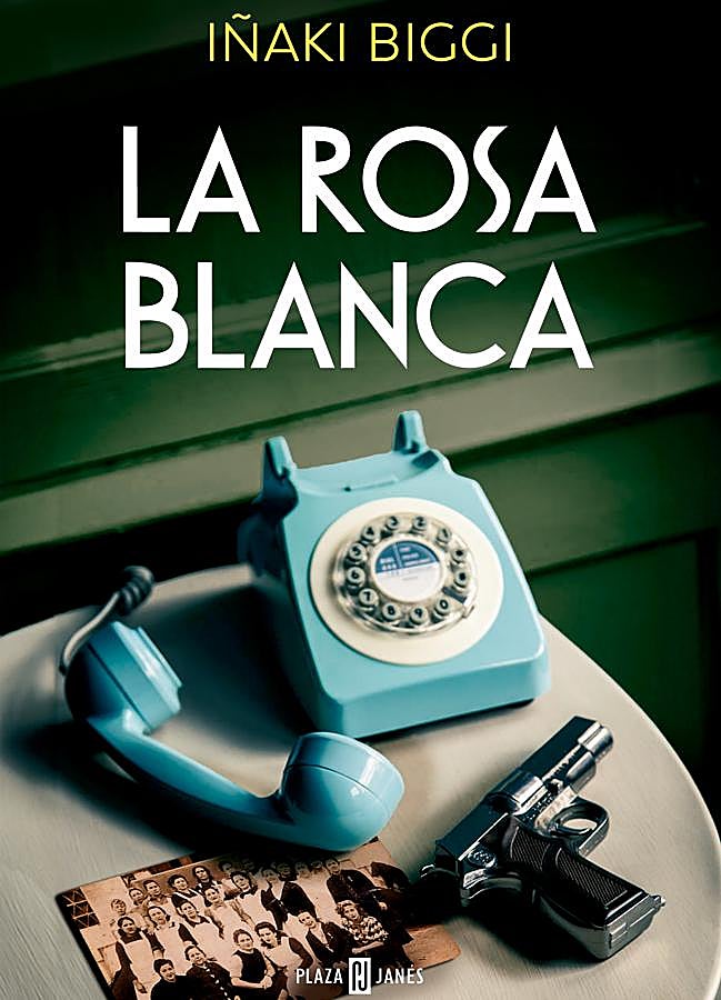 Imagen - Portada de La rosa blanca, el nuevo libro de Iñaki Biggi. / Plaza & Janés