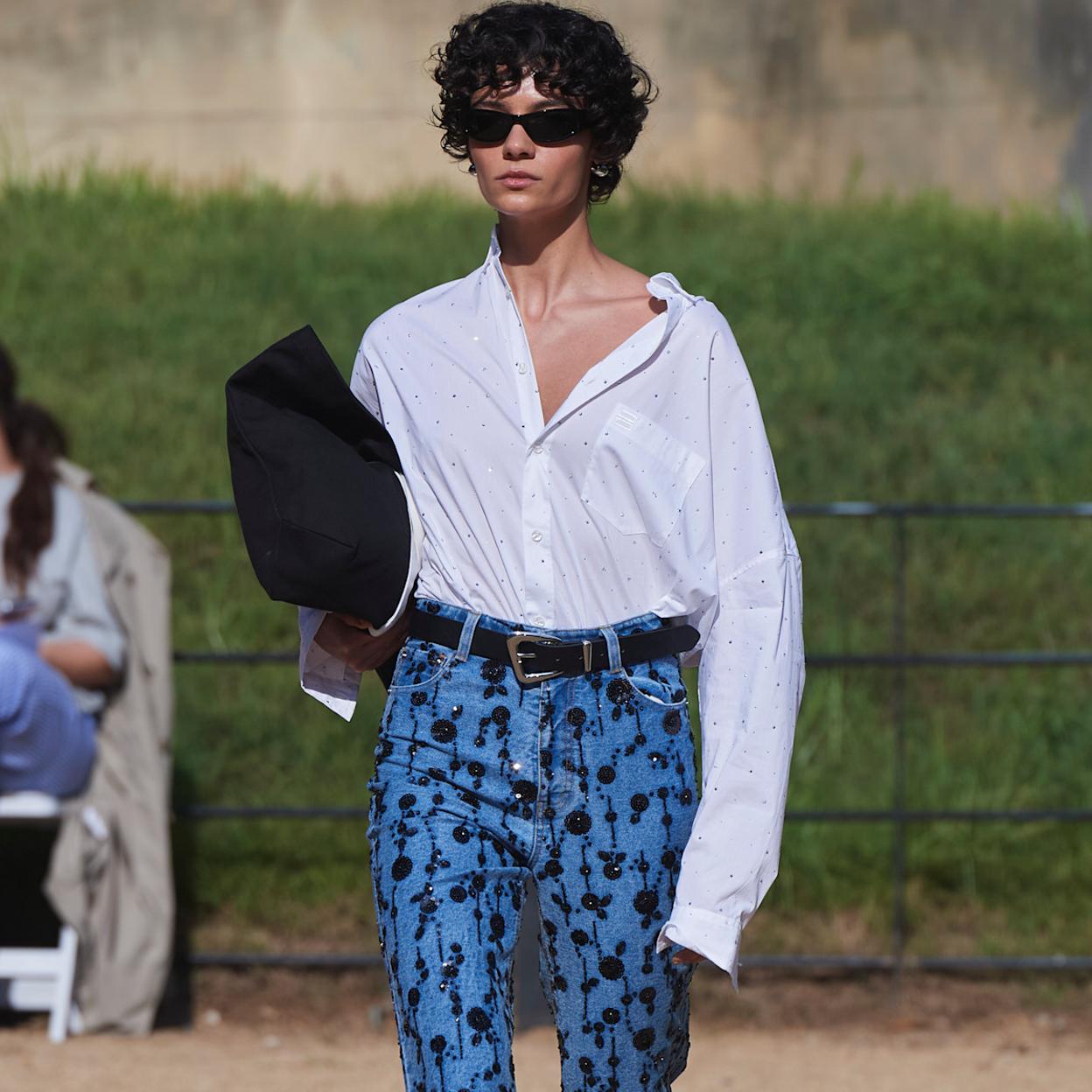 Estas son las camisas blancas que combinan con todas y las expertas de moda aman.