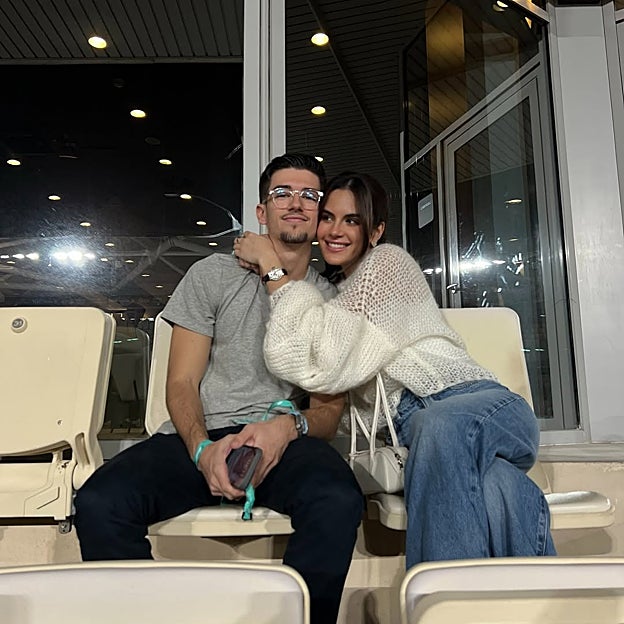 Márius junto a su hermana María en un partido de fútbol. 