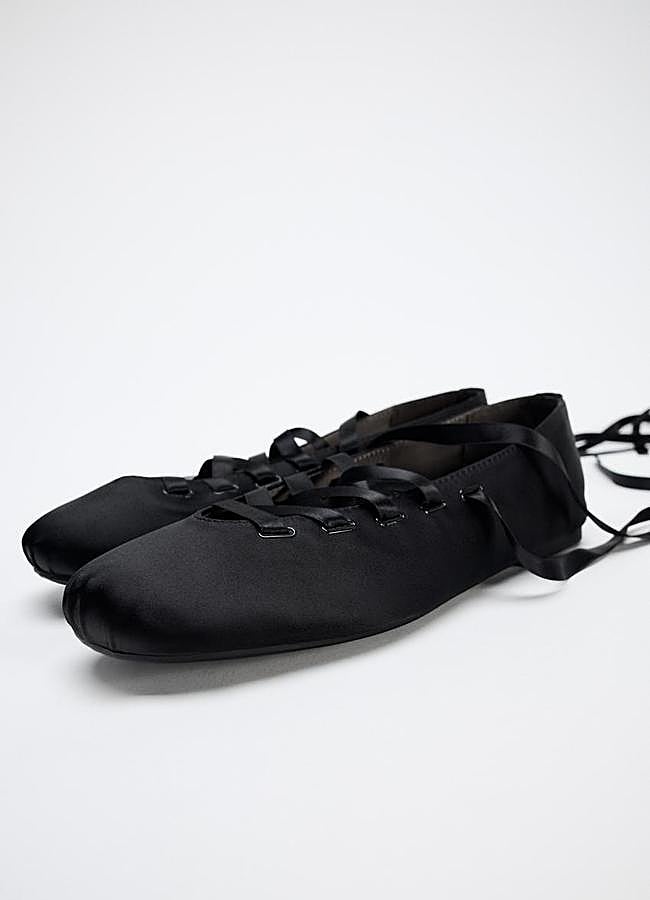 Imagen - Bailarinas con detalle de lazada en negro de Zara.
