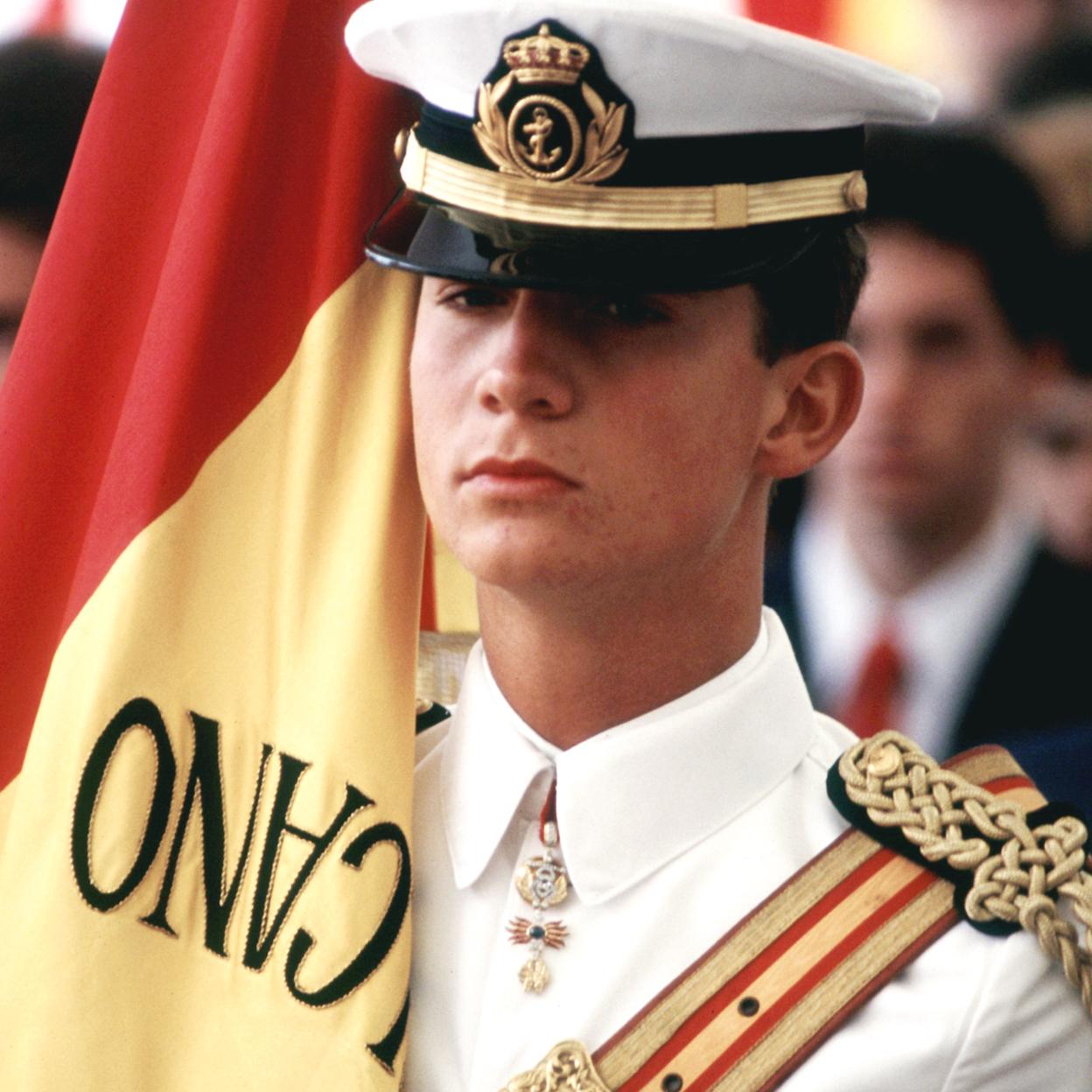 El príncipe Felipe en el buque escuela Juan Sebastián Elcano. 