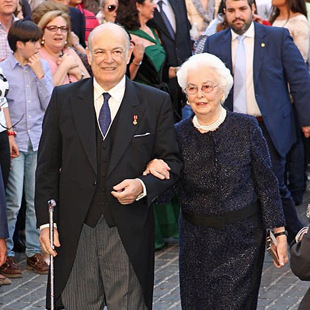 Miguel Ángel Solís, marqués de Motilla, junto a su madre, Isabel Martínez Campos. 