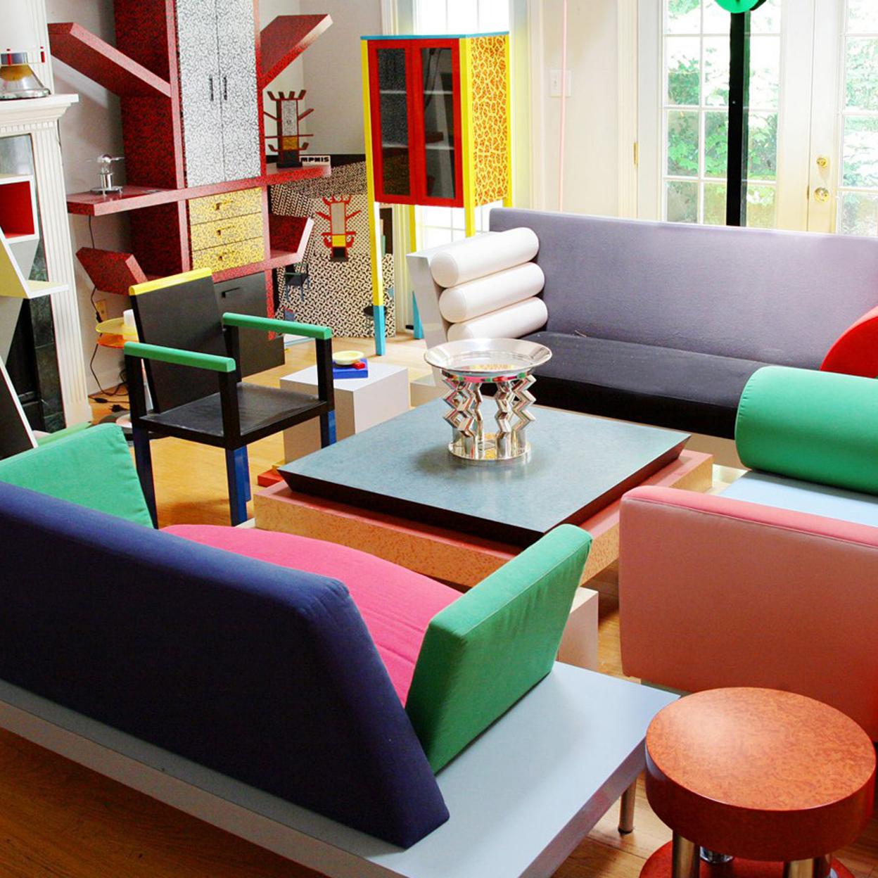 Salón de estilo Memphis creado por Ettore Sottsass y su grupo.