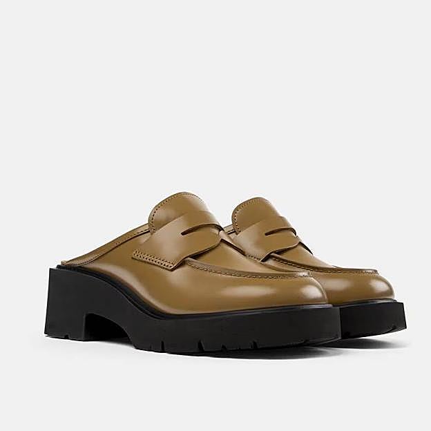 Zuecos de mujer de piel con tacón (96€ en El Corte Inglés)