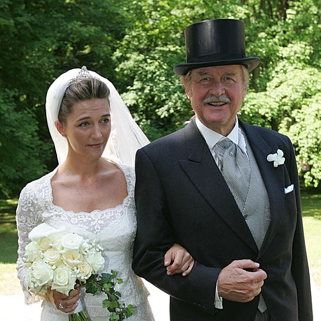 Ferdinand von Bismarck junto a su hija Vanessa, el día de su boda. 