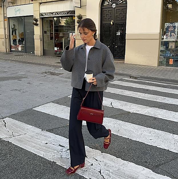 Chaquetas básicas de rebajas para las más sencillas que le dan un extra de estilo a tus looks con vaqueros