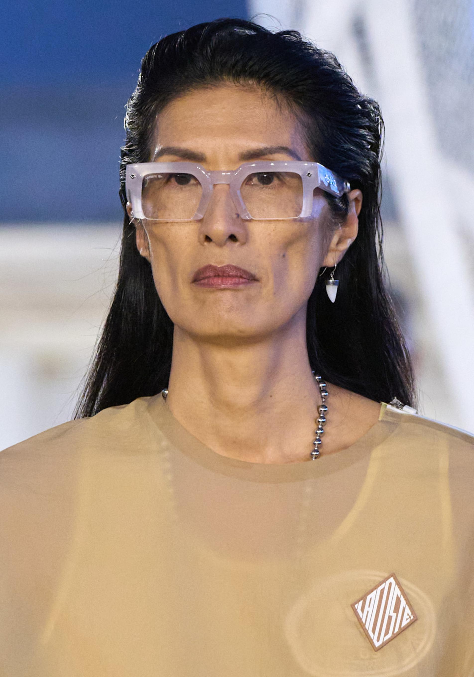 Modelo con piel madura