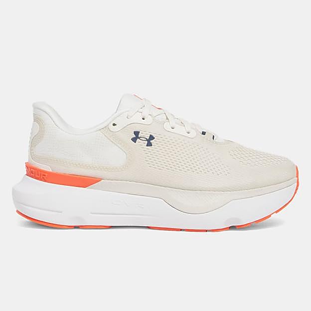 Zapatillas de color beige de Under Armour.