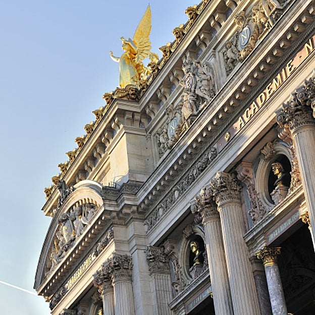 Un detalle de la fachada de la Ópera de París. 