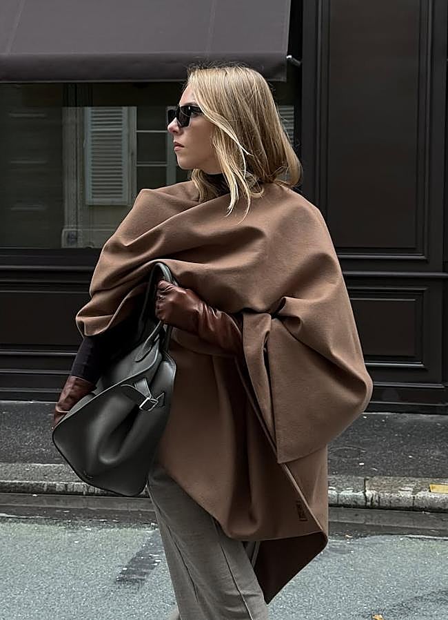 Imagen - Influencer con capa marrón/@darya_burtseva