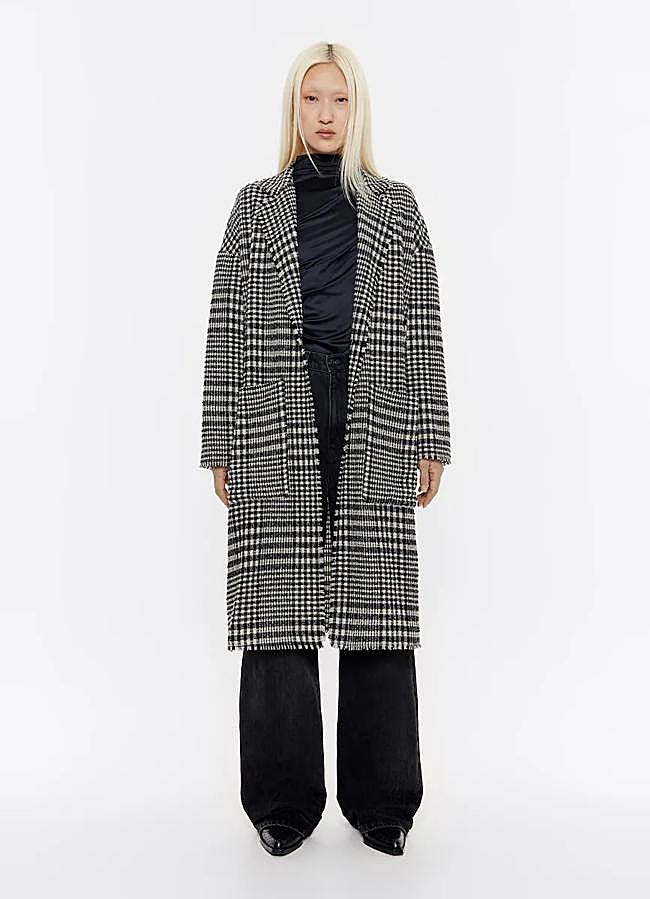 Imagen - Abrigo blanco y negro de Bimba y Lola, 90 euros.