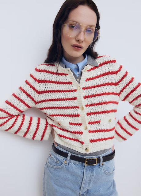 Imagen - Chaqueta de punto de rayas rojas y blancas de H&M (27,99 euros)