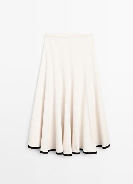 Imagen - Falda blanca con vuelo de Massimo Dutti (79,99 euros)