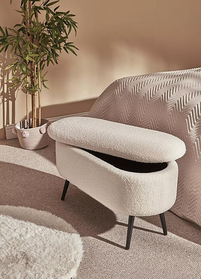 Imagen - Banco de buclé con almacenaje de Primark Home (60 euros).