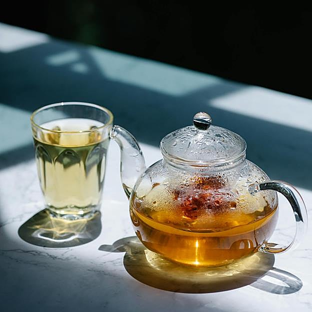 El té con hojas de morera es una infusión con multitud de beneficios para el organismo. 