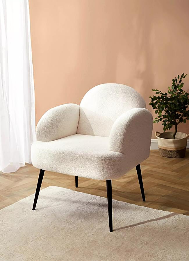 Imagen - Sillón de bouclé de Primark Home (110 euros).