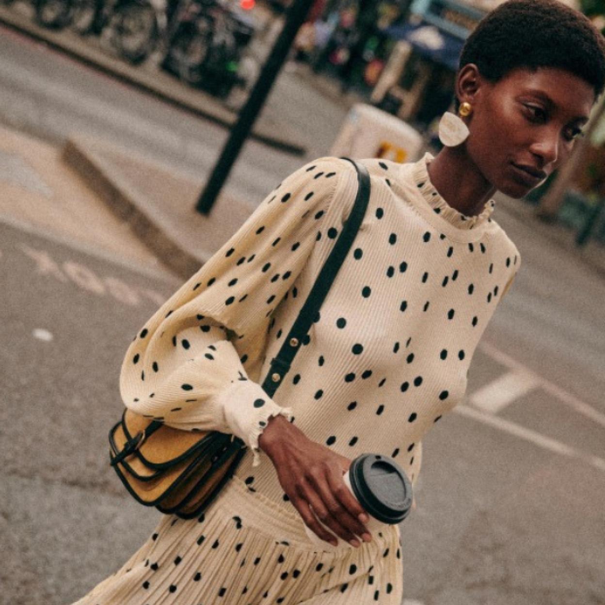 Vestidos de punto para llevar en cualquier momento, chaquetas de entretiempo y muchas otras novedades que no puedes dejar escapar.