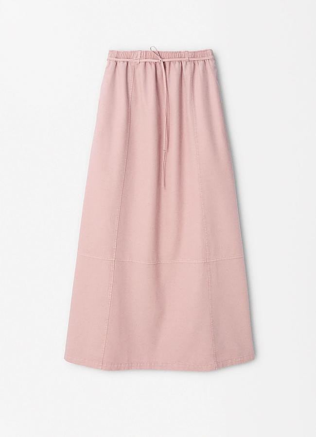 Imagen - Falda midi en rosa de Parfois (17,99 euros).