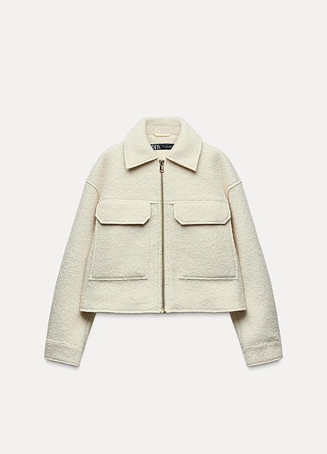 Imagen - Chaqueta corta con tejido bouclé de Zara (22,95 euros).