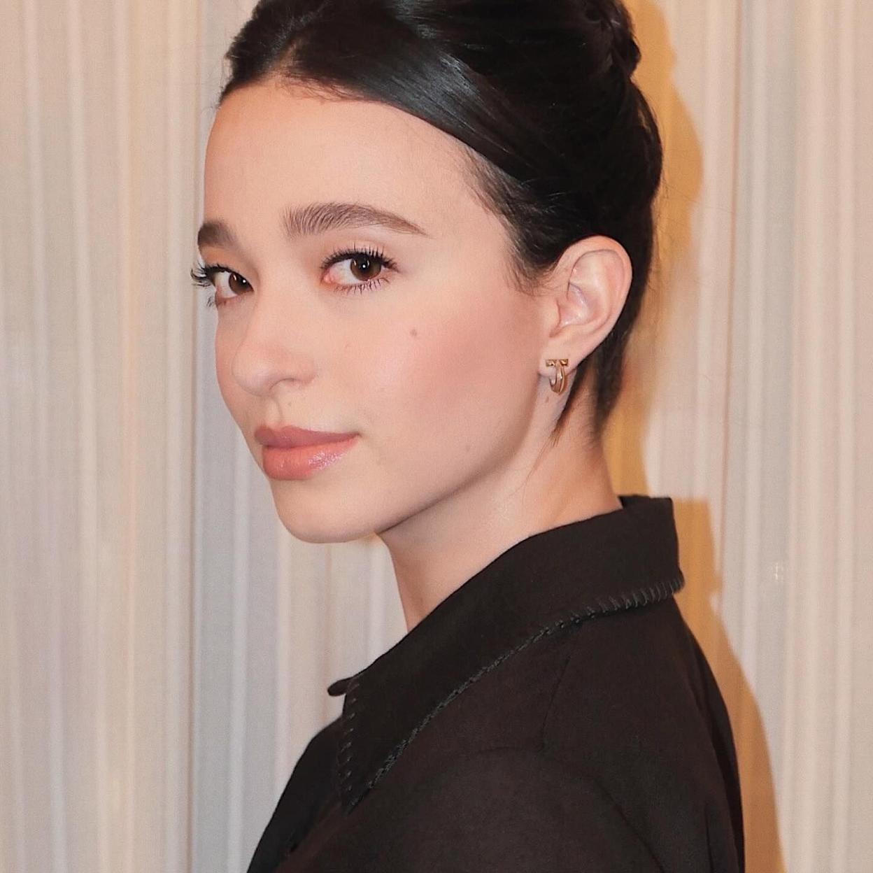 Mikey Madison con mirada luminosa sin ojeras