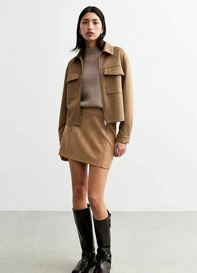 Imagen - Conjunto efecto ante con chaqueta camisera y falda corta