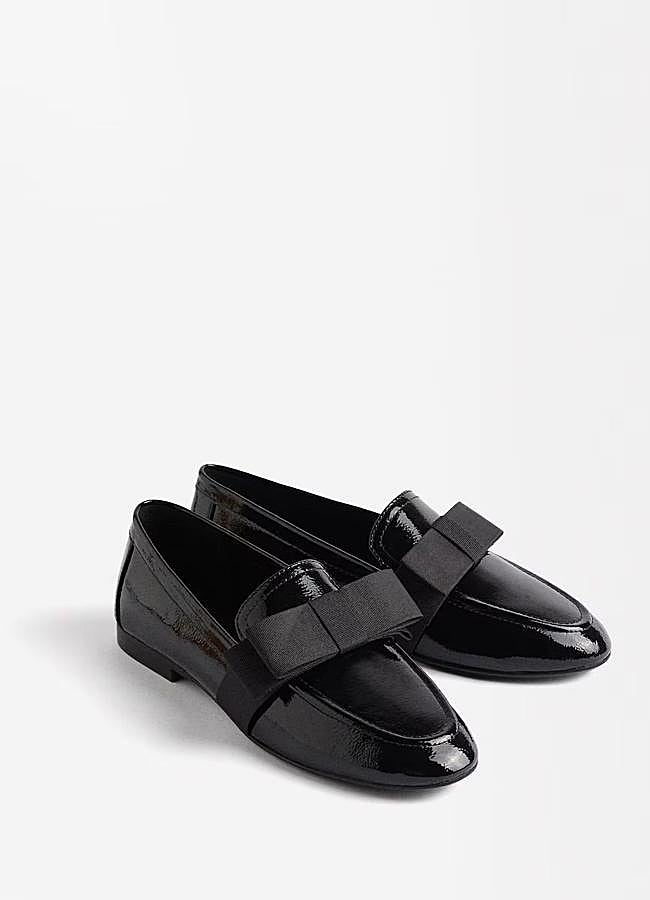 Imagen - Mocasines acharolados negros con lazos