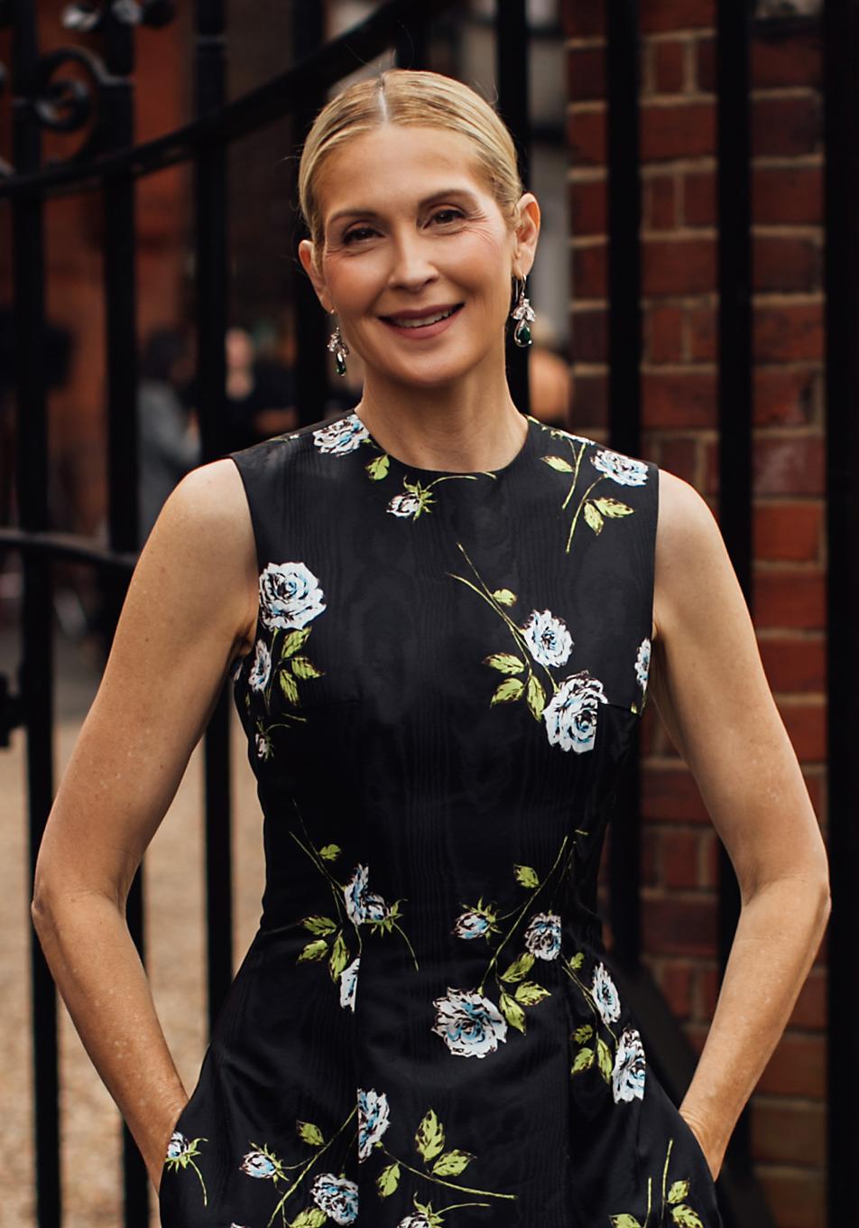 Las mujeres de 50 con piel seca escogen siempre estas cremas faciales antiedad