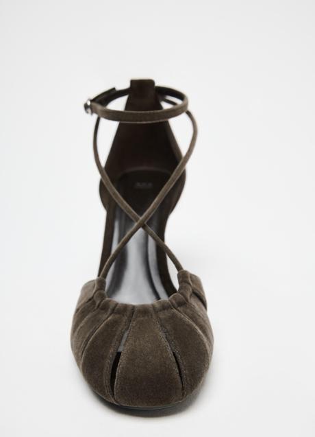 Imagen - Zapatos de terciopelo de Zara (29,99 euros)